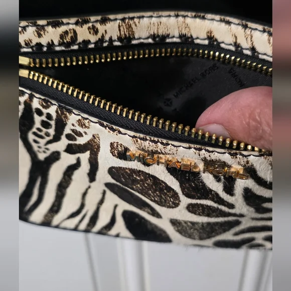 Michael Kors Jet Set East West Crossbody Black & White Animal Print - Picture 4 of 11